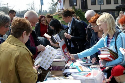 Mieszkańcy Pruszkowa otrzymają 4000 książek, zaprasza Jan Górski & pruszkowskie SLD